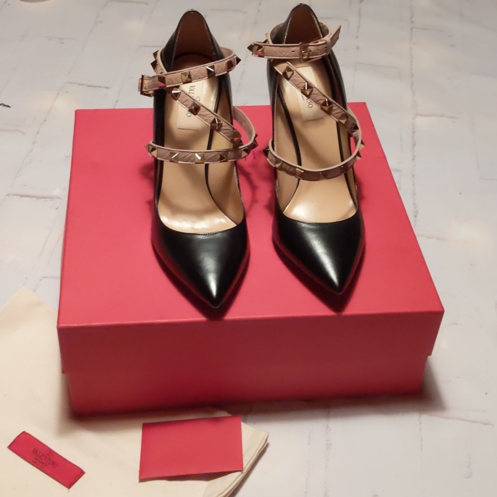 ๐ VALENTINO GARAVANI Rockstud Studwrap Pumps - Picture 5 of 13